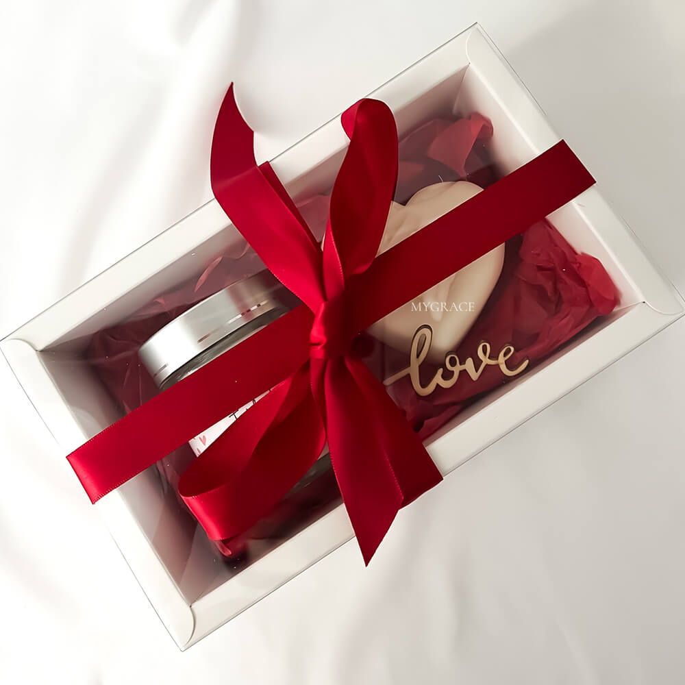 Geschenkset „Liebesglas Ich liebe dich“ (1 Duftkerze im Glas, 1 herzförmige Duftkerze)