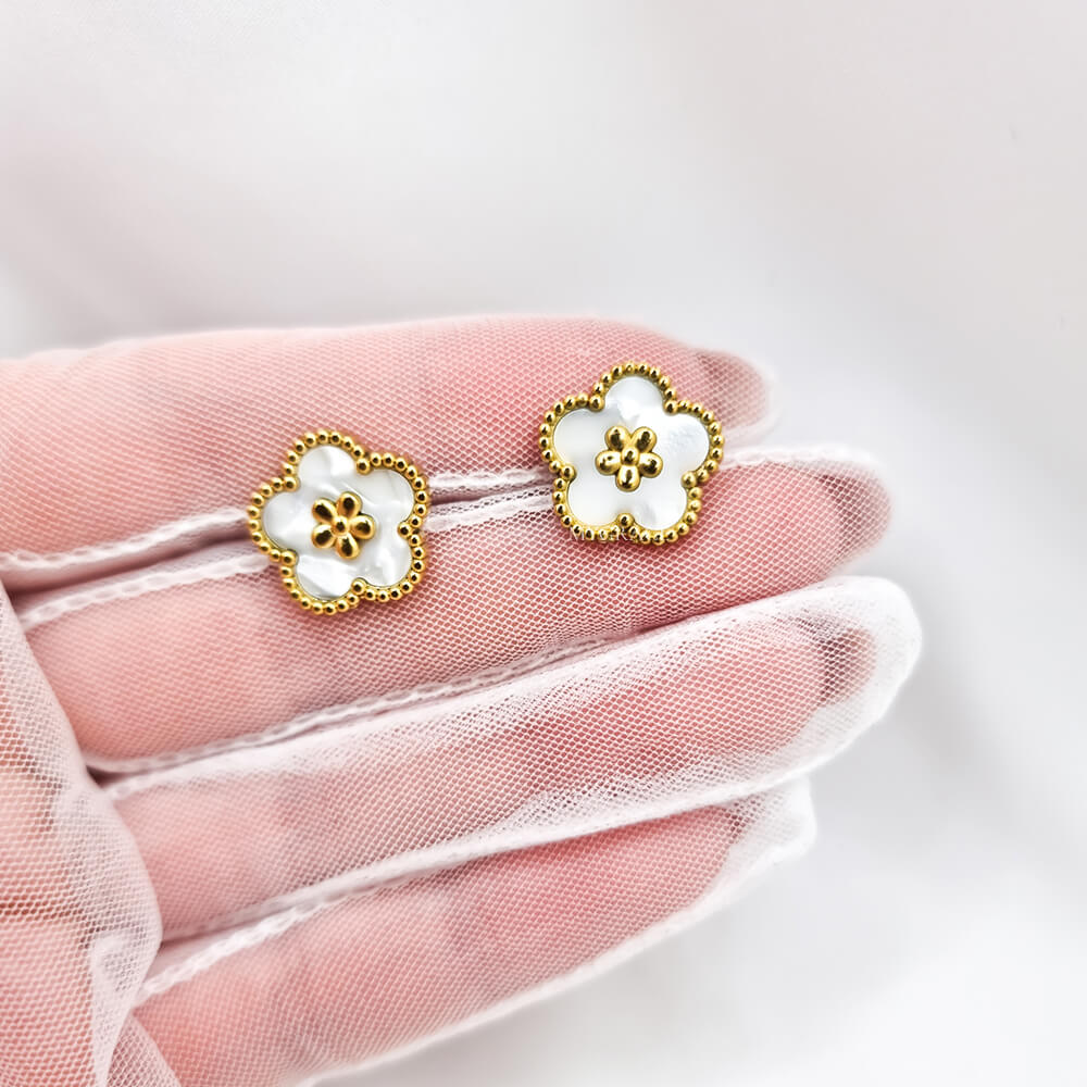 18K Gold-Plated Stainless Steel Floral Stud Earrings "Be Nice", Mother-of-Pearl, MYGRACE