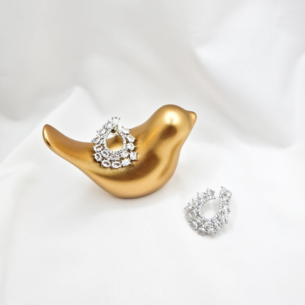 Ohrstecker „Be luxury“, Silber, mit Zirkonia verziert, Spiralmuster, Braut
