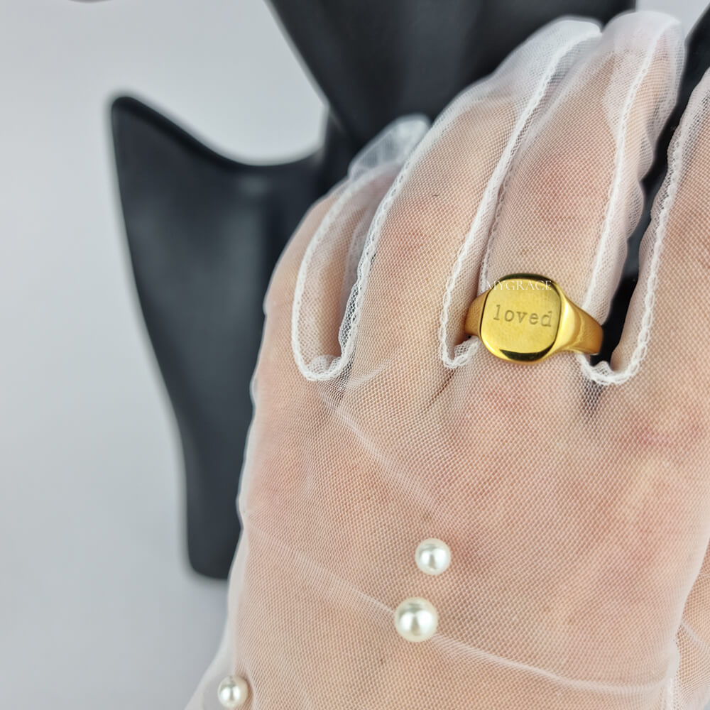 Ring aus Edelstahl „You are Loved“, goldfarben, geometrisch, starr, Größe 7, 18K vergoldet