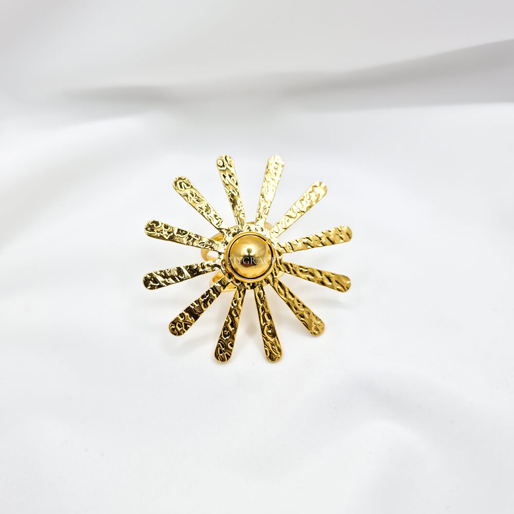 Edelstahlring „Be radiant“, goldfarben, Strahlenmuster, Oversize
