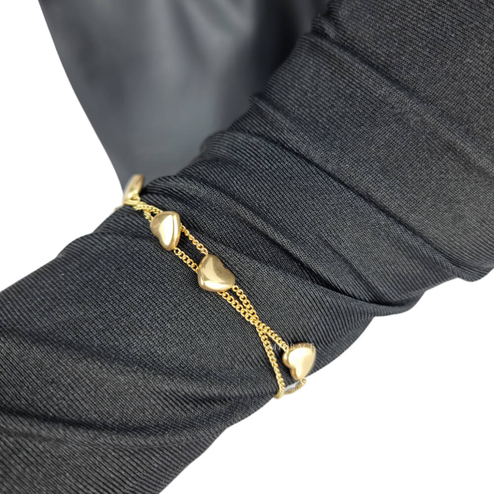 Armband aus Edelstahl „Be kind-hearted“, vergoldet, überlappendes Design, verziert mit kleinen Herzen, 18K vergoldet
