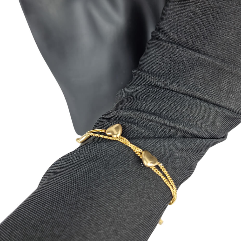 Armband aus Edelstahl „Be kind-hearted“, vergoldet, überlappendes Design, verziert mit kleinen Herzen, 18K vergoldet