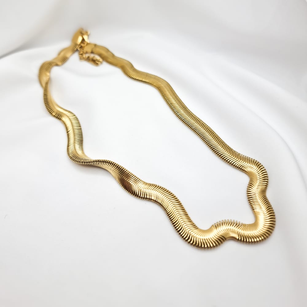 Halskette aus Edelstahl „Be iconic“, goldfarben, Schlangenkette, vergoldet, 0,8 cm