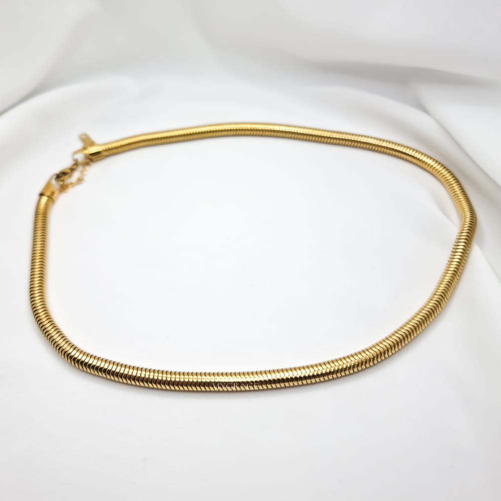 Halskette aus Edelstahl „Be bold“, goldfarben, geometrisches Schlangenkettendesign, vergoldet, 0,4 cm