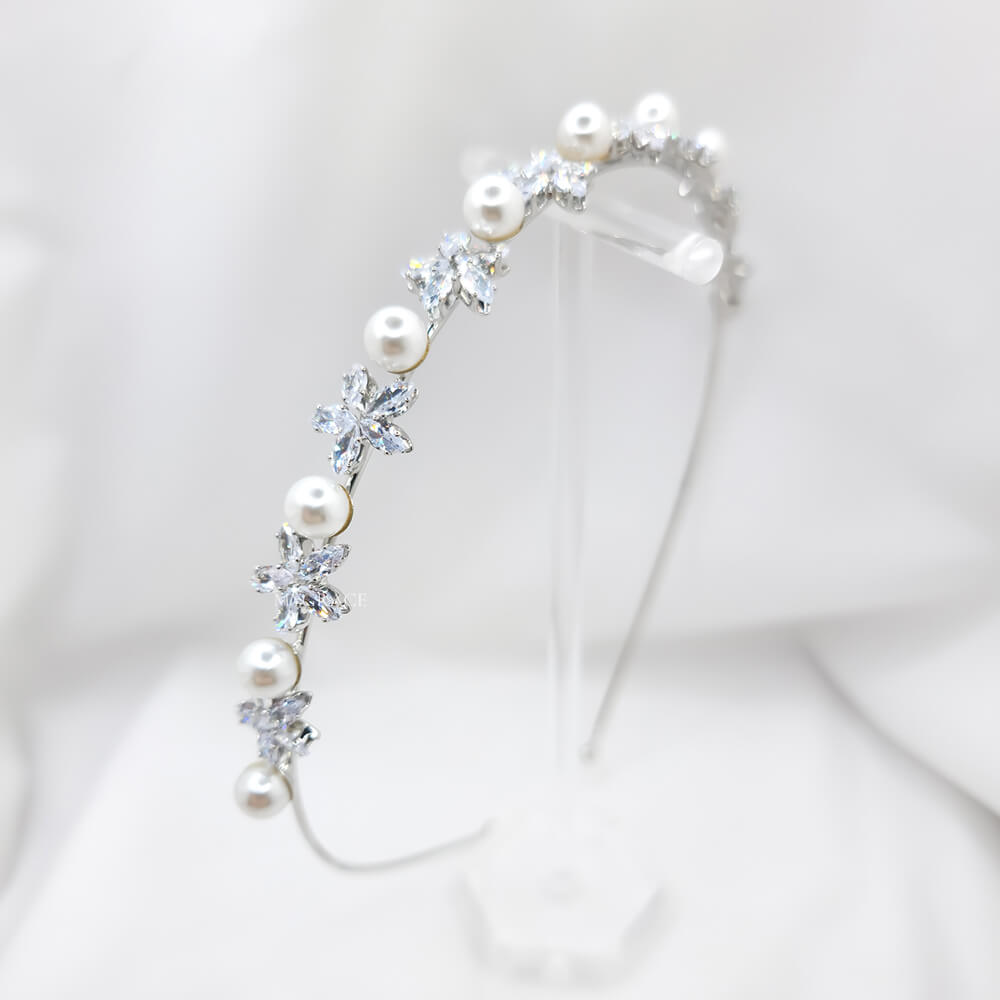 Brauthaarschmuck „Be splendid“, verziert mit Steinchen und Perlen, als Krönchen/Diadem, Blumenmuster