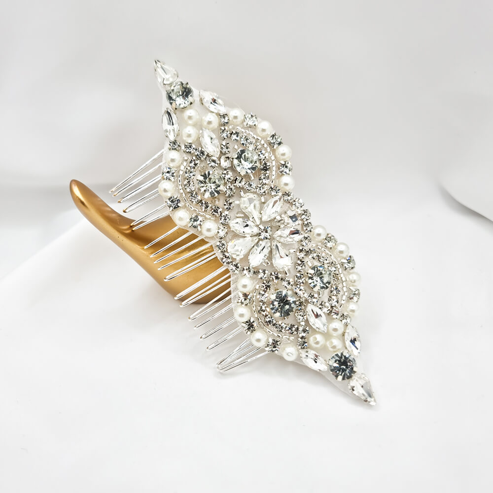 Haarschmuck Braut „Be sublime“, weiß/silber, Haarkamm, verziert mit Perlen und Steinchen