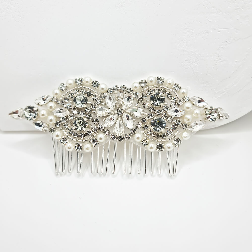 Haarschmuck Braut „Be sublime“, weiß/silber, Haarkamm, verziert mit Perlen und Steinchen