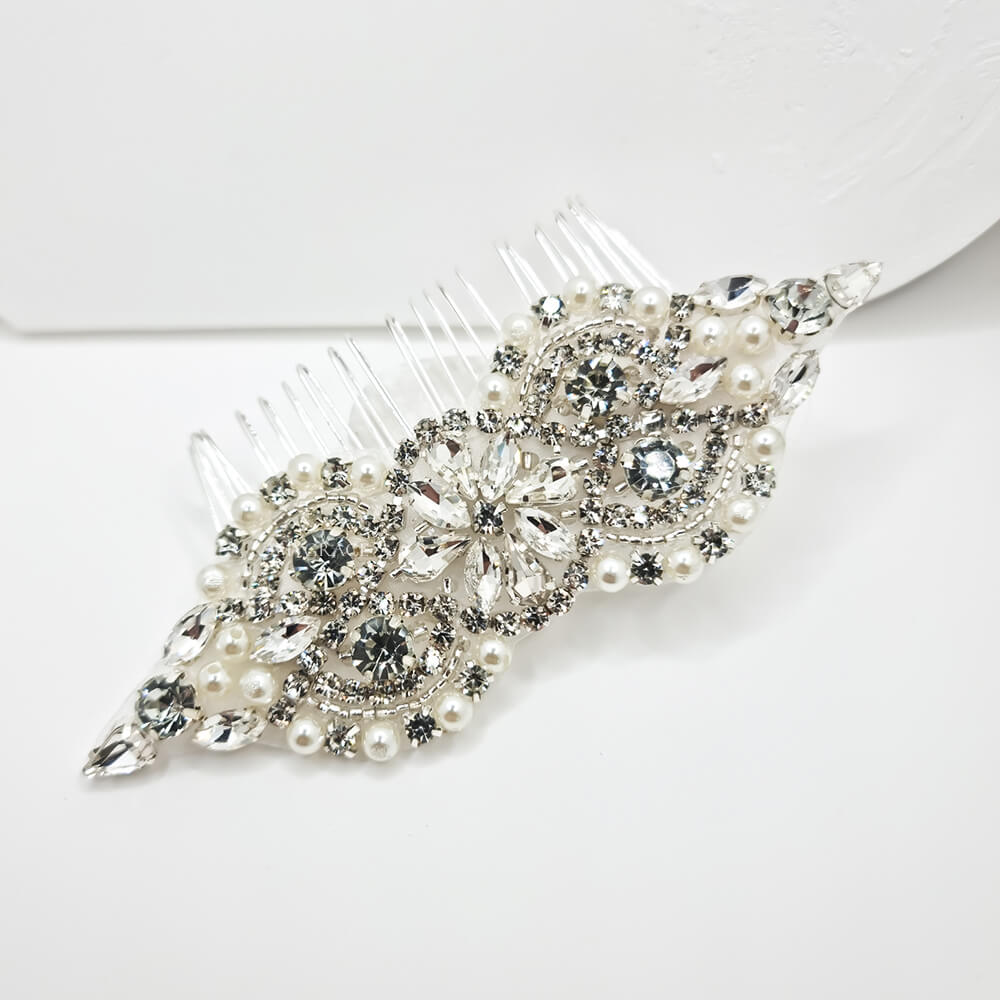 Haarschmuck Braut „Be sublime“, weiß/silber, Haarkamm, verziert mit Perlen und Steinchen