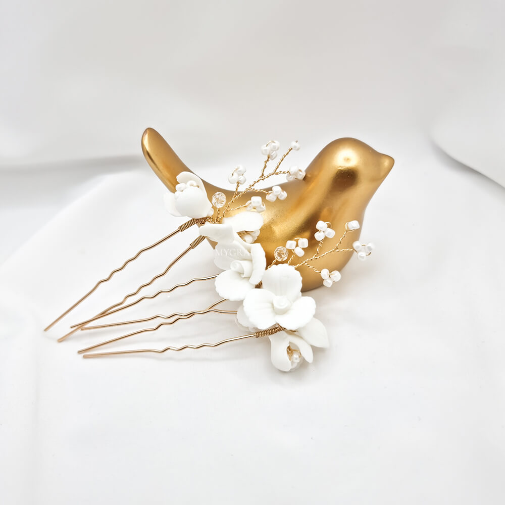 Brauthaarschmuck „Be suave“, weiß, Haarnadel (Pin)-Art, verziert mit Polymer Clay-Blüten und kleinen Perlen (3er-Set)
