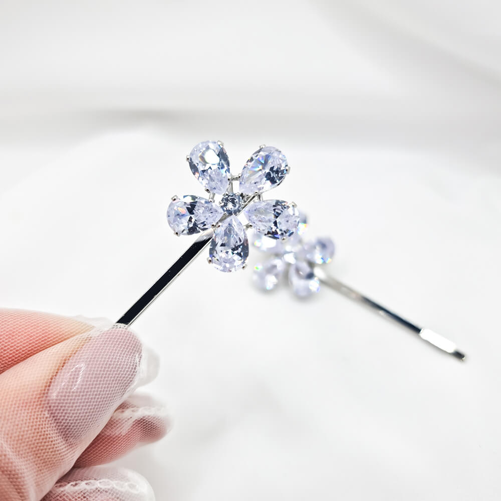 Haarnadeln Metall, silber, mit Zirkonia verziert, Blumenmuster, Braut (2er-Set)