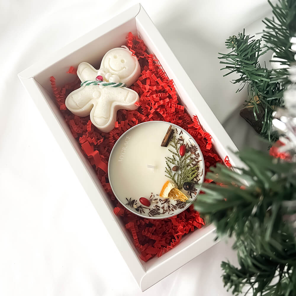 Geschenkset Weihnachten/Wichteln: Duftkerzen aus natürlichem Soja- und Palmenwachs, A Graceful Christmas, mit Noten von Ahorn, Orange und Gewürzen (1 Kerze aus Palmenwachs – Lebkuchenmann und 1 Kerze aus Sojawachs im Aluminiumgefäß)