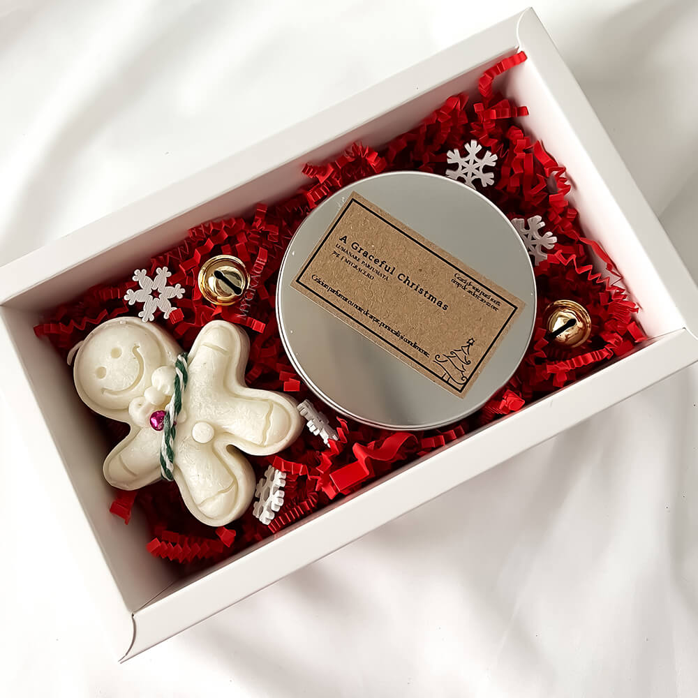 Geschenkset Weihnachten/Wichteln: Duftkerzen aus natürlichem Soja- und Palmenwachs, A Graceful Christmas, mit Noten von Ahorn, Orange und Gewürzen (1 Kerze aus Palmenwachs – Lebkuchenmann und 1 Kerze aus Sojawachs im Aluminiumgefäß)