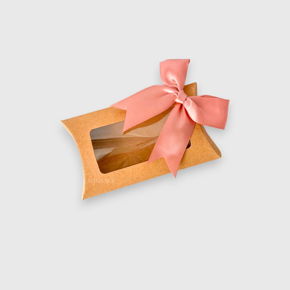 Geschenkbox mit Fenster und Schleife, Umschlagform, Kraftpapier, Karton, 12,5x7x2 cm