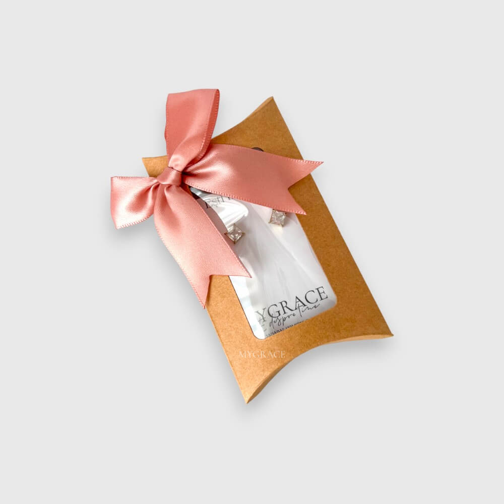 Geschenkbox mit Fenster und Schleife, Umschlagform, Kraftpapier, Karton, 12,5x7x2 cm