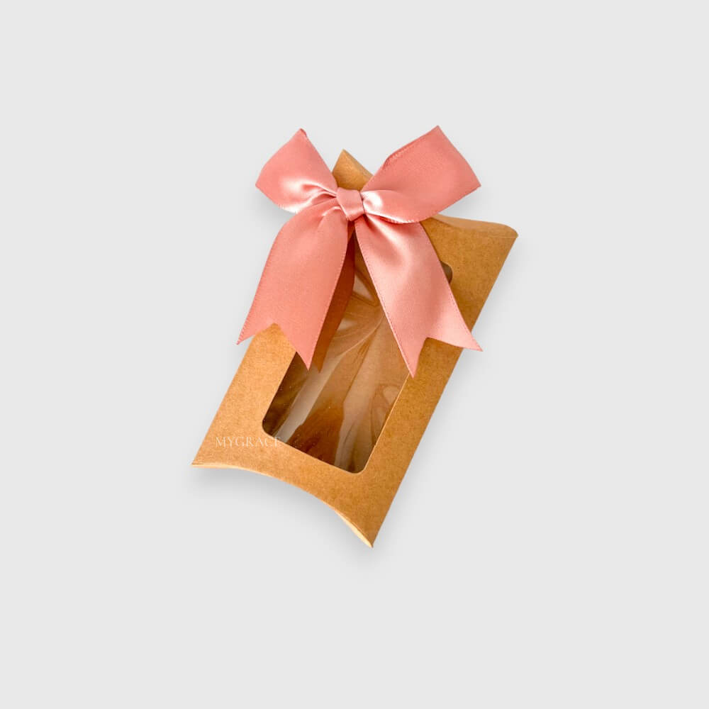 Geschenkbox mit Fenster und Schleife, Umschlagform, Kraftpapier, Karton, 12,5x7x2 cm