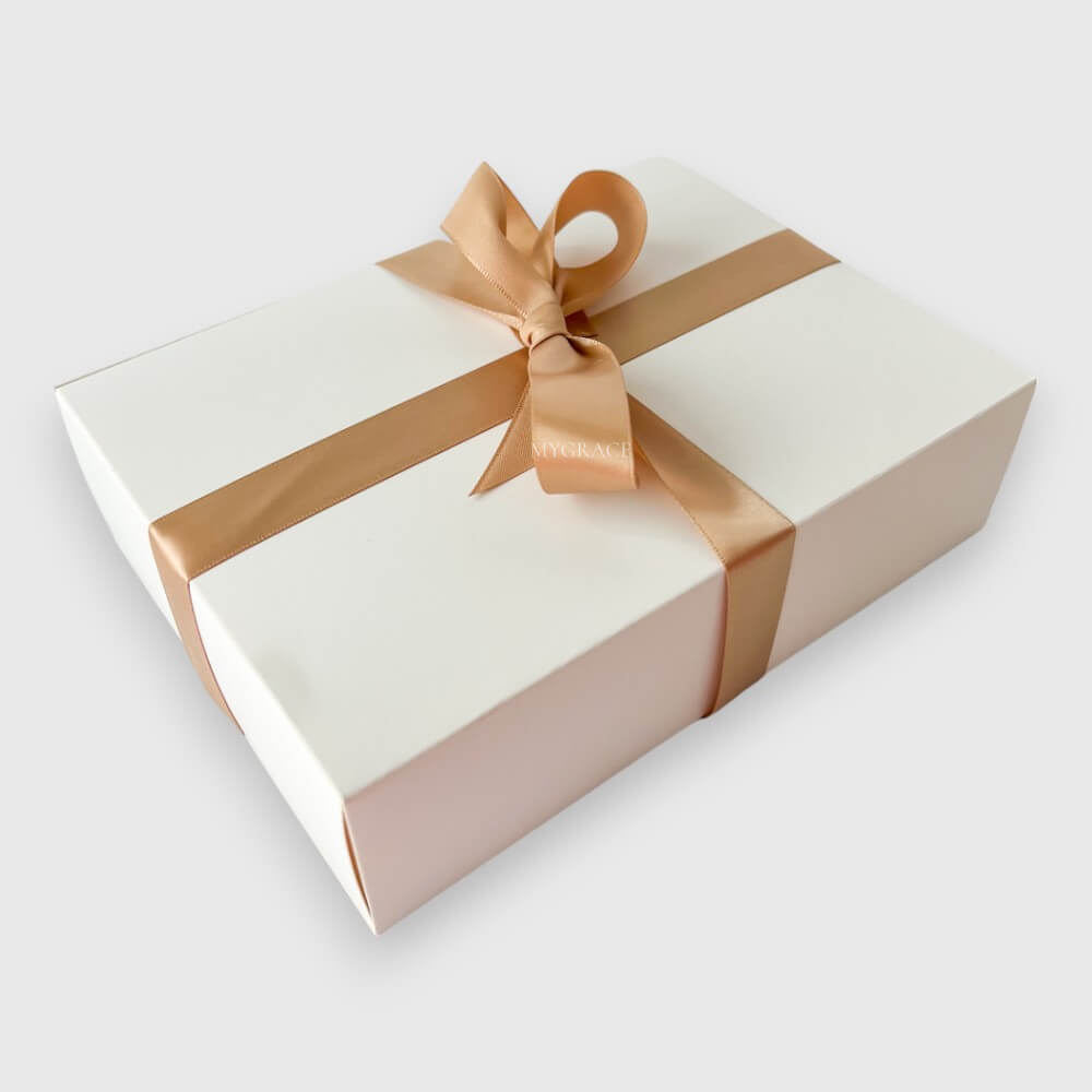 Geschenkbox mit Schublade und Schleife, weiß, Karton, 19x14x5 cm (Mehrproduktbox)
