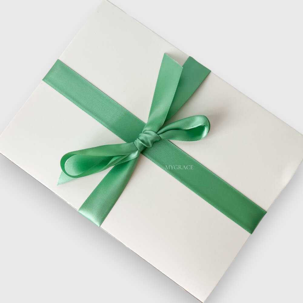 Geschenkbox mit Schublade und Schleife, weiß, Karton, 19x14x5 cm (Mehrproduktbox)