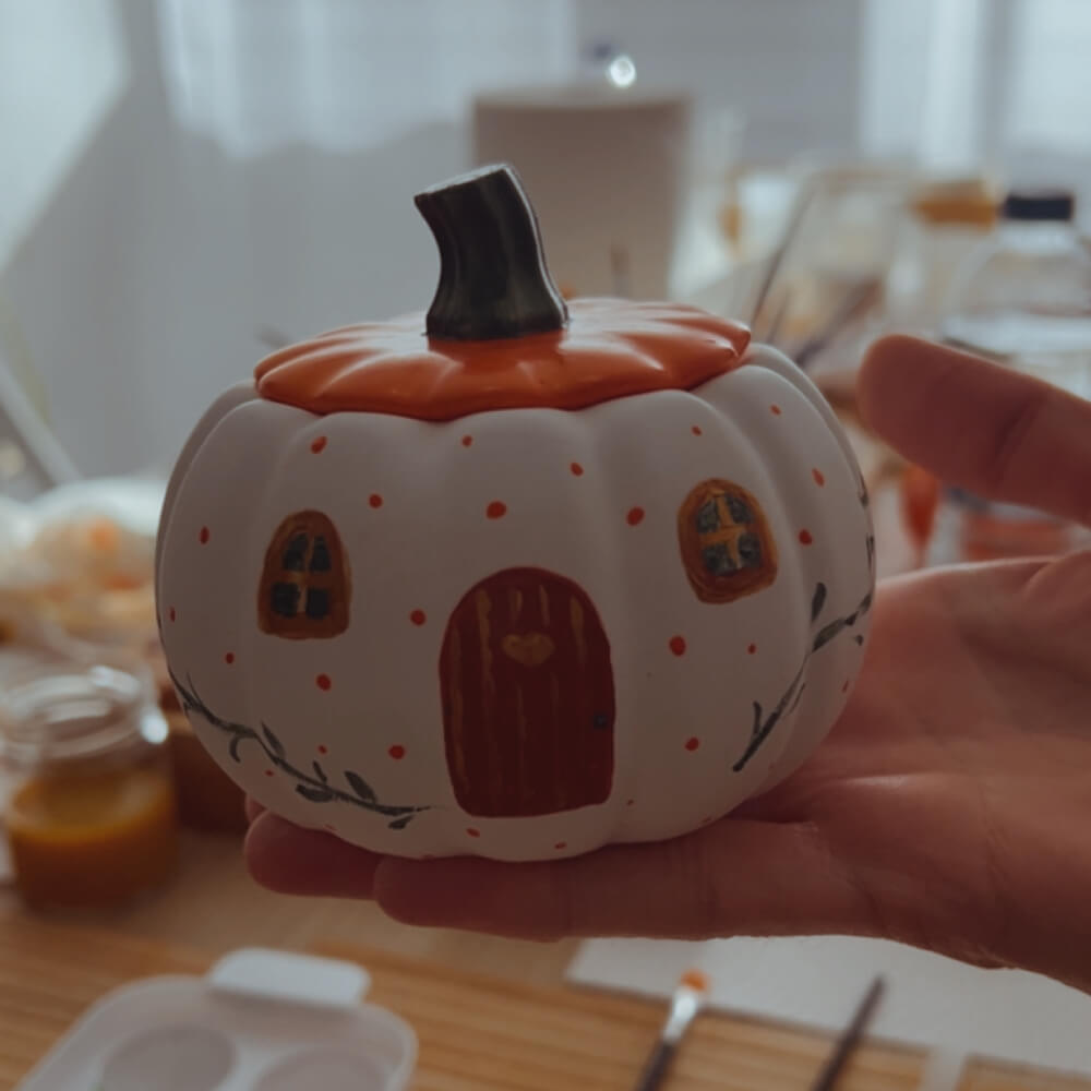 Dovleac decorativ din praf ceramic, pictat manual în cadrul atelierului creativ MYGRACE.